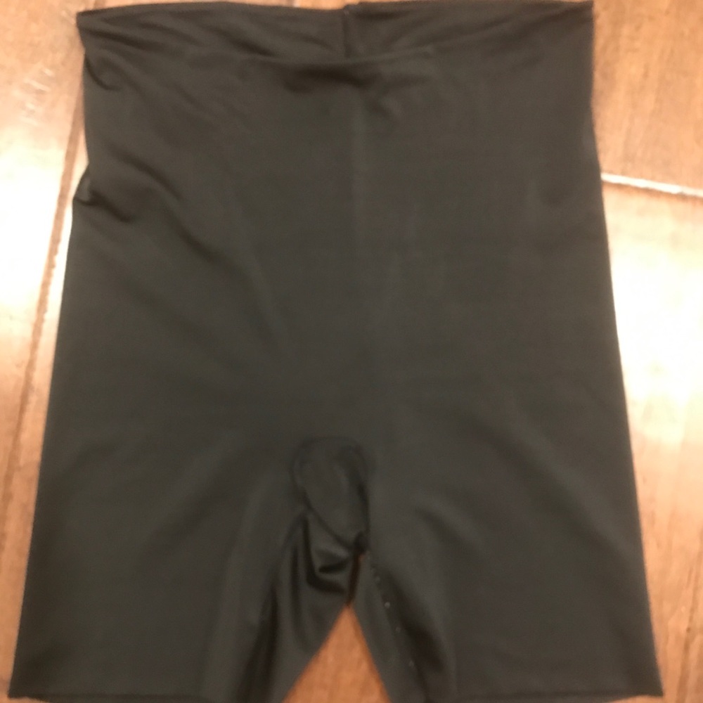 Spanx Higher power shorts in black